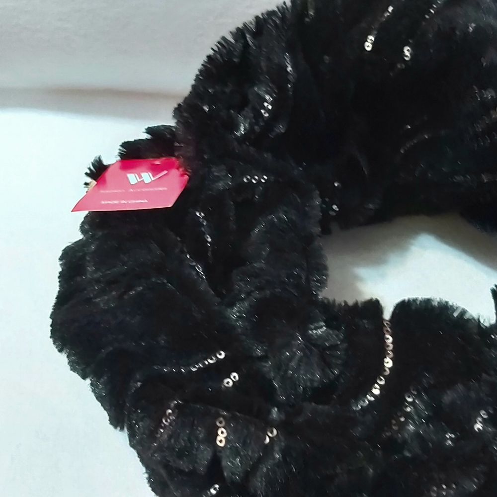 Black Infinity Scarf - Picture 5 of 10